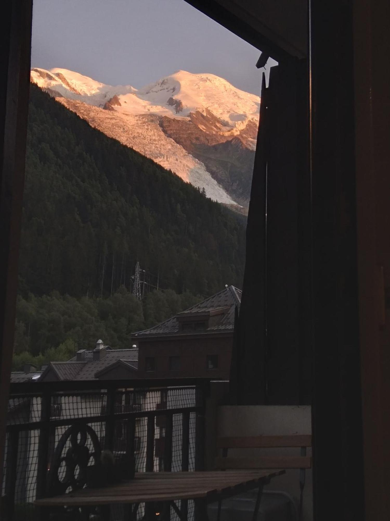 Cocon Douillet Au Pied De L'Aiguille Du Midi Apartment Chamonix Bilik gambar